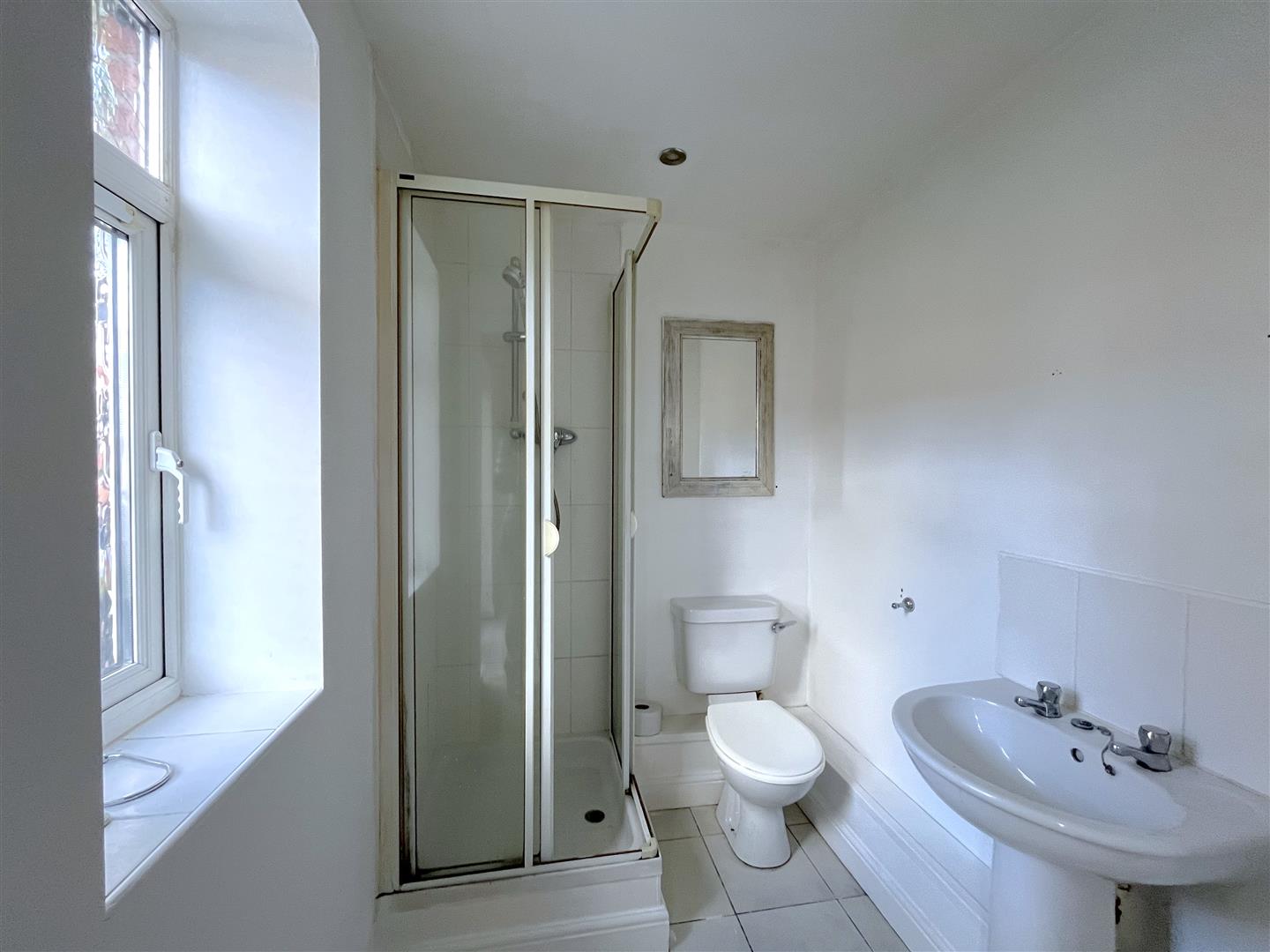 Woodville Ct, Coventry Road, (Handy for Rail Station!) Warwick 10